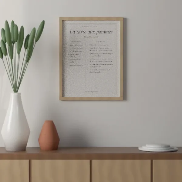 Affiche personnalisée « La recette de famille » accrochée dans une pièce, pour juger de la taille et des couleurs