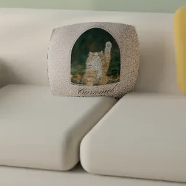 Coussin personnalisé avec la photo de votre animal accrochée dans une pièce, pour juger de la taille et des couleurs